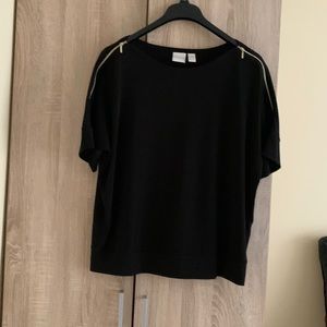 Plus Top with raglan  open zipper sleeve